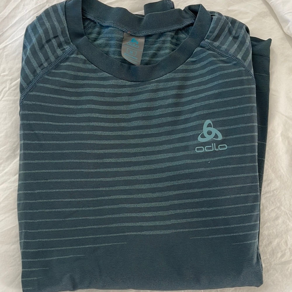 Mens medium technical shirt odlo